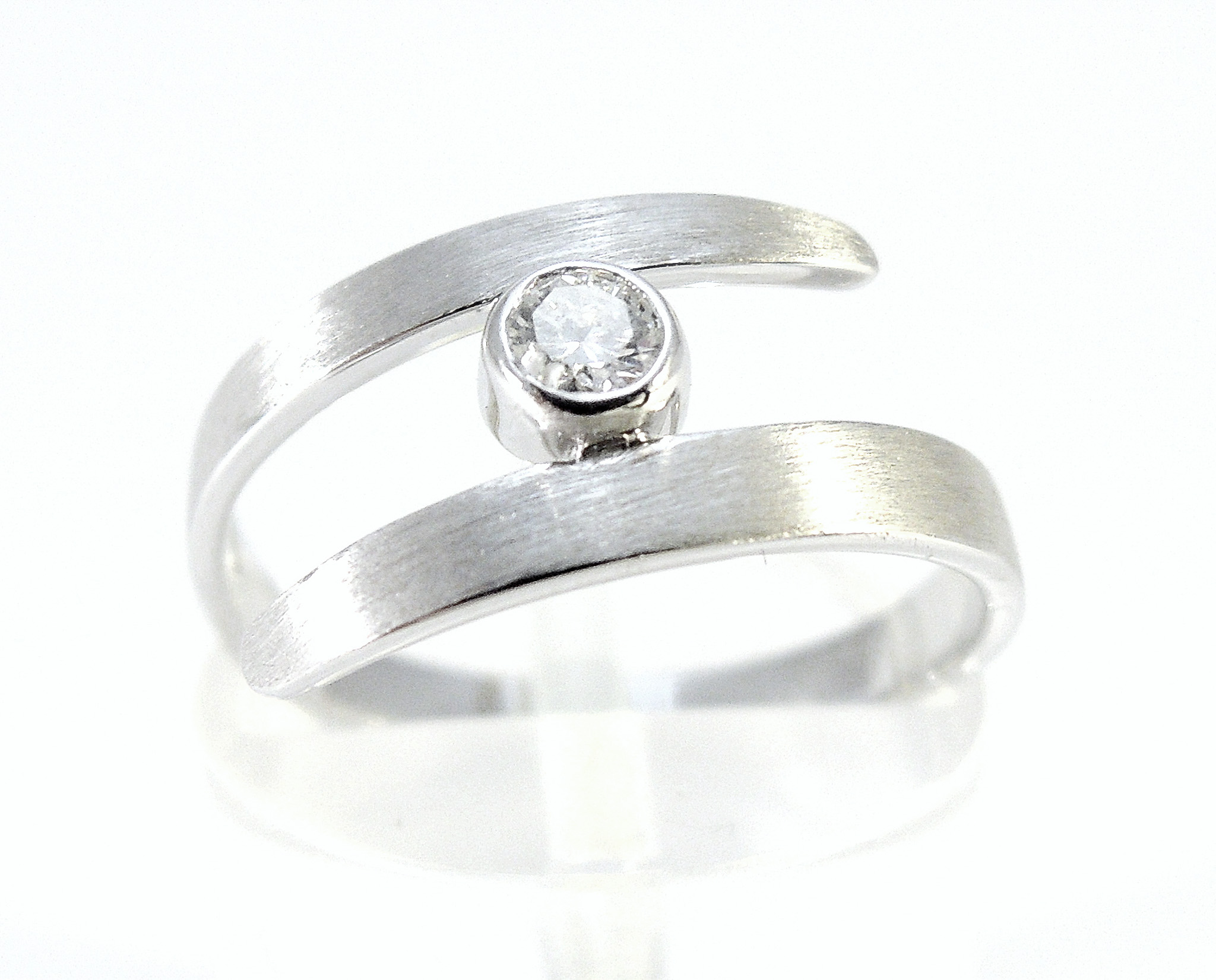 bague de fiançailles en or blanc et diamant